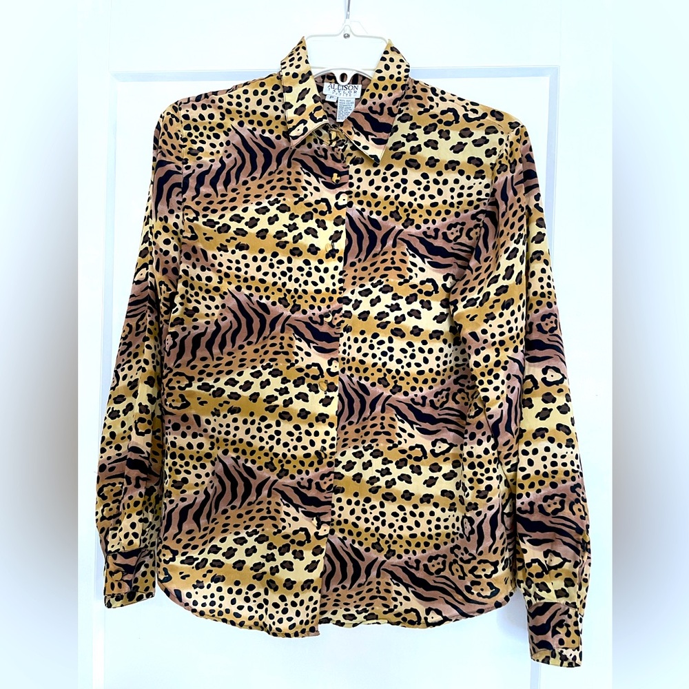 Allison Taylor petite 100% silk blouse. Petite small.